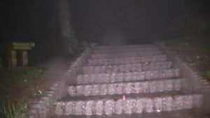 鹿児島県東光山公園でSKTが生放送している時に見つけた階段の先