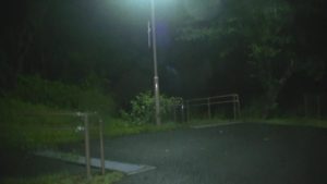 鹿児島県出水市の東光中公園のベンチから見た外灯