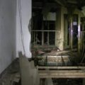 小川脳病院廃墟の広間から撮った病棟方向