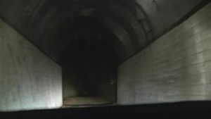 心霊スポットで有名な開門トンネルのひとつめの出口