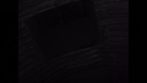 心霊スポットで有名な開門トンネルの空気穴を暗い状態で赤外線カメラで撮影した様子